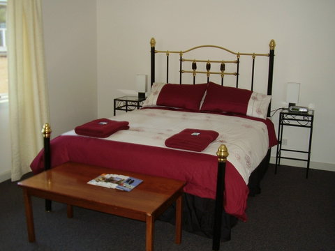 Hooked Inn Cottages - Accommodation Burleigh 2