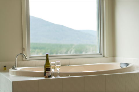 Macedon Ranges Hotel & Spa - Accommodation Burleigh 1