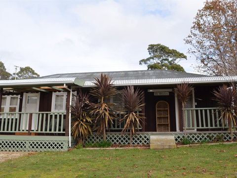 Old Whisloca Cottage - Accommodation Burleigh 0