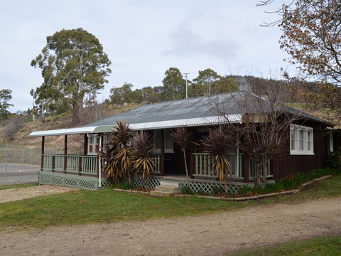 Old Whisloca Cottage - Accommodation Burleigh 1