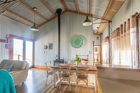 Redwing Farm Barn - Accommodation Burleigh 2