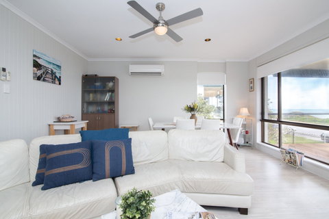 Shanti By The Sea - Accommodation Burleigh 1