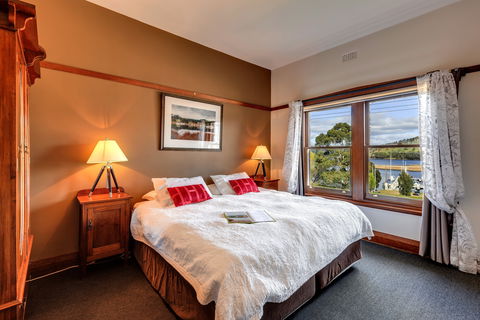 The Kermandie Hotel - Accommodation Burleigh 0