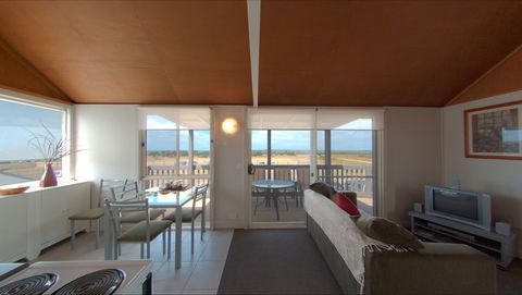 Angler's Arms And Fisherman's Cottage - Accommodation Burleigh 1