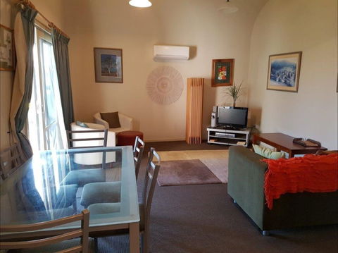 Angler's Arms And Fisherman's Cottage - Accommodation Burleigh 2