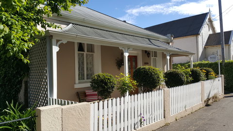 Arendon Cottage - Accommodation Burleigh 0