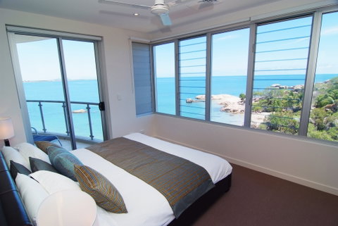 Coral Cove Apartments - Accommodation Burleigh 2