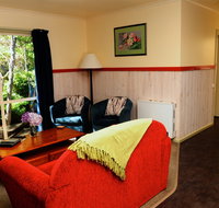 Crays Accommodation - The Esplanade - Accommodation Burleigh