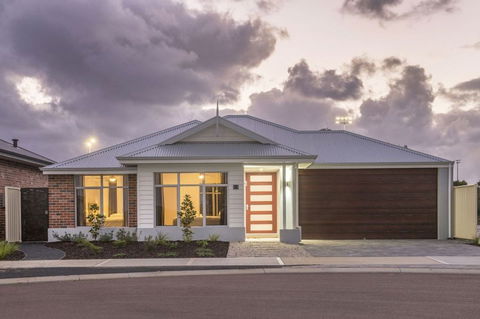 Fairway Lakeside - Accommodation Burleigh 0