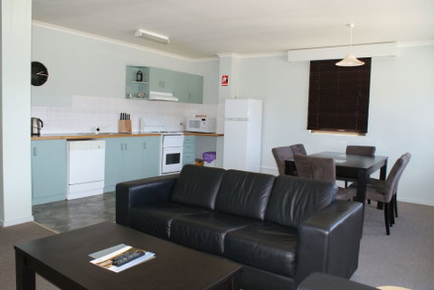 Gebi's Apartments - Accommodation Burleigh 1