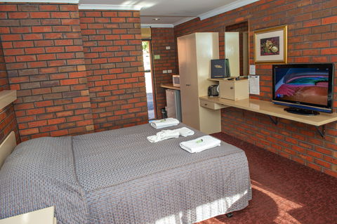 Golden Country Motel And Caravan Park - Accommodation Burleigh 1