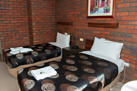 Golden Country Motel And Caravan Park - Accommodation Burleigh 2