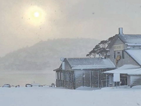 Great Lake Hotel - Accommodation Burleigh 1
