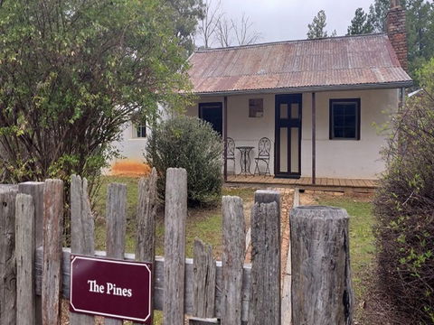 Hill End Pines Cottage - Accommodation Burleigh 0