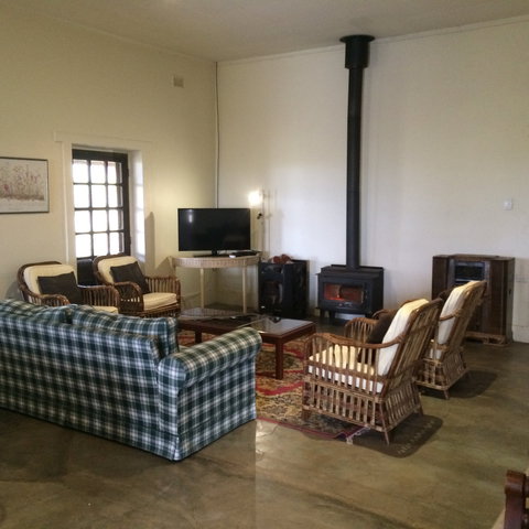 Little Paddock Homestead - Accommodation Burleigh 2