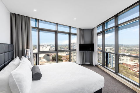 Meriton Suites Church Street, Parramatta - Accommodation Burleigh 1