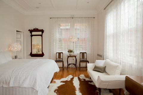 Mollisons - Accommodation Burleigh 0