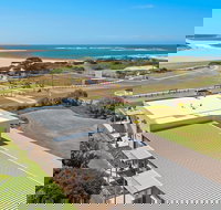 Peterborough House  Motel - Accommodation Burleigh