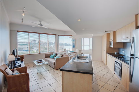 Rolling Surf Resort - Accommodation Burleigh 2