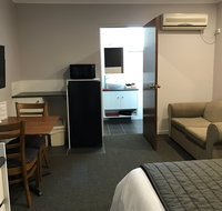 Roydons Motor Inn - Accommodation Burleigh