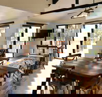 Somerset Stables - Accommodation Burleigh