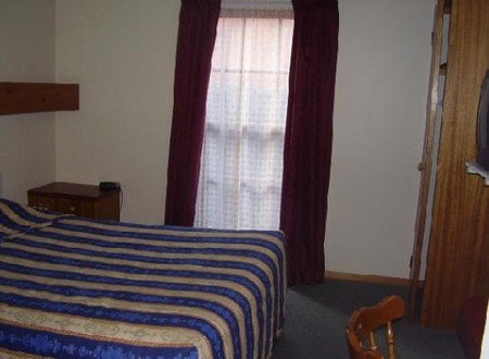 Elm Court Motel - Accommodation Burleigh 2