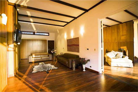 Stonebarn - Accommodation Burleigh 5