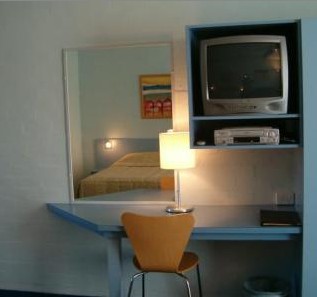 Blueys By The Beach Motel - Accommodation Burleigh 4