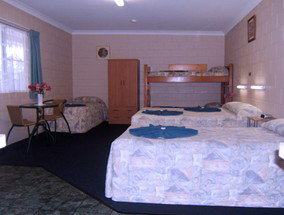 Whitsunday Palms Motel - Accommodation Burleigh 2