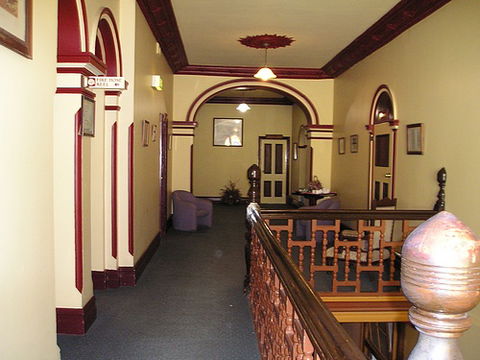 Shamrock Hotel - Accommodation Burleigh 0