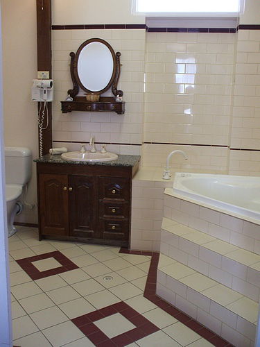 Shamrock Hotel - Accommodation Burleigh 1