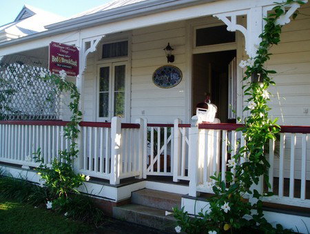 Aunty Lils Heritage Cottages - Accommodation Burleigh 3