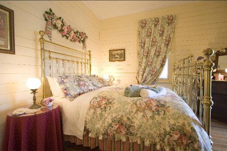 Aunty Lils Heritage Cottages - Accommodation Burleigh 4