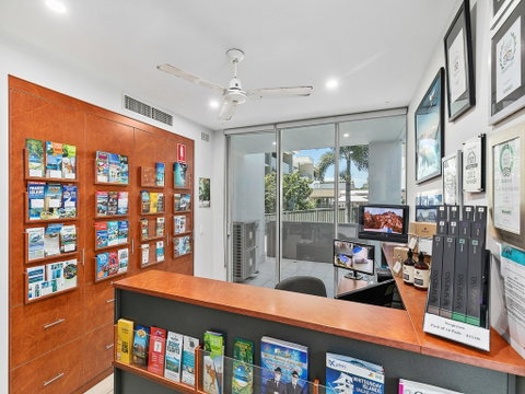 Akama Resort - Accommodation Burleigh 1