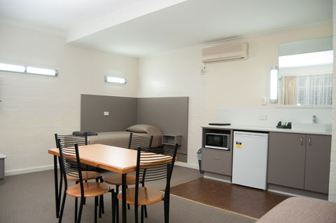 Bishop's Lodge - Accommodation Burleigh 0