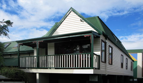 Dlux + Escape @ Lorne - Accommodation Burleigh 1