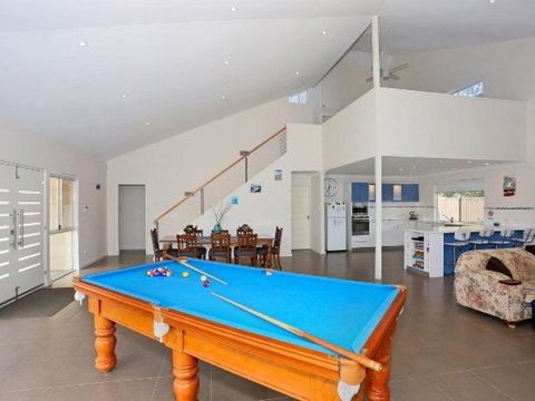 Falcon By The Bay - Accommodation Burleigh 0