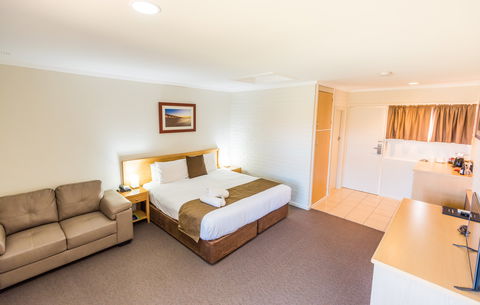 Hospitality Carnarvon, SureStay Collection By Best Western - Accommodation Burleigh 2