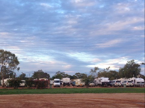 Lightning Ridge Holiday Park - Accommodation Burleigh 2
