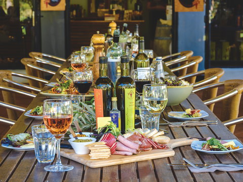 Olio Bello Lakeside Glamping - Accommodation Burleigh 2