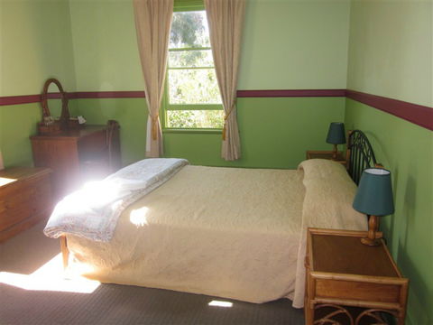 Settlers Arms Hotel - Accommodation Burleigh 1