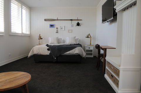 Anchor Geelong - Accommodation Burleigh 1