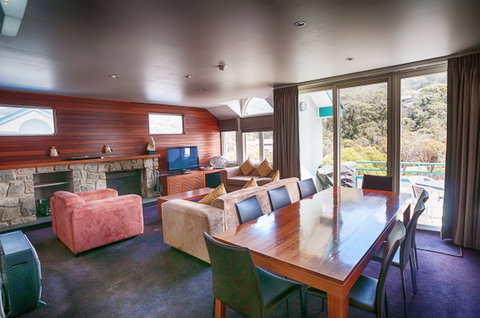 Aspect 2a - Accommodation Burleigh 0