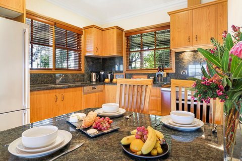 A View To A Hill - Accommodation Burleigh 1