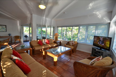 Balboa Apartments - Accommodation Burleigh 2