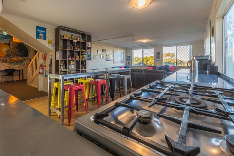 Bells Beach Backpackers - Accommodation Burleigh 1