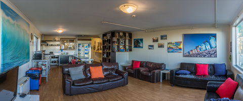 Bells Beach Backpackers - Accommodation Burleigh 2