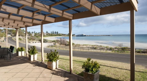 Cape View Cottage - Accommodation Burleigh 0
