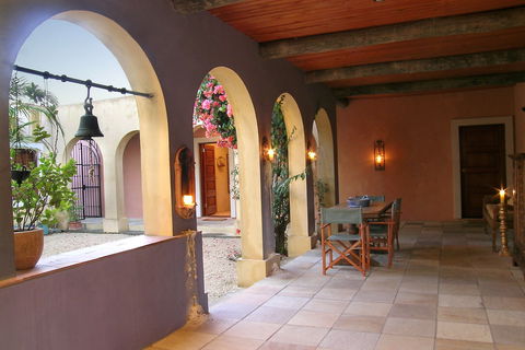 CasaBelle Country Guest House - Accommodation Burleigh 2