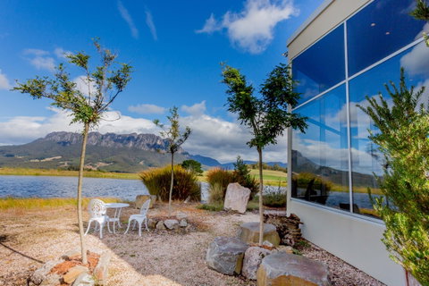 Eagles Nest Retreat - Accommodation Burleigh 0
